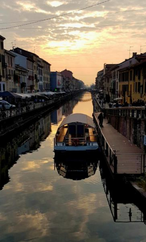 The Boheme VINTAGE junior SUITE ---- cozy & quiet & comfortable with private Bathroom & fully equipped kitchenette & cozy balcony - lift to 4th floor - metro' verde -green subway Porta Genova